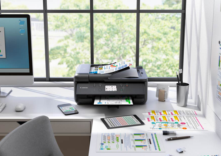 Foto Canon presenta la impresora compacta multifunción PIXMA TR7650, un complemento versátil para la oficina en casa.