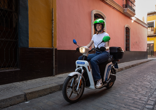 Foto El motosharing de Cooltra entra en Andalucía con 400 motos eléctricas en Sevilla.