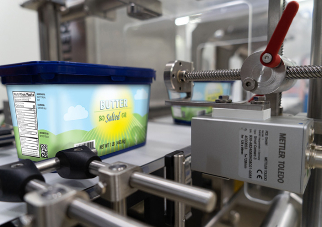 Foto Mantener la seguridad de los alimentos con los sistemas de inspección por visión.
Protección de los consumidores con un etiquetado exacto.
