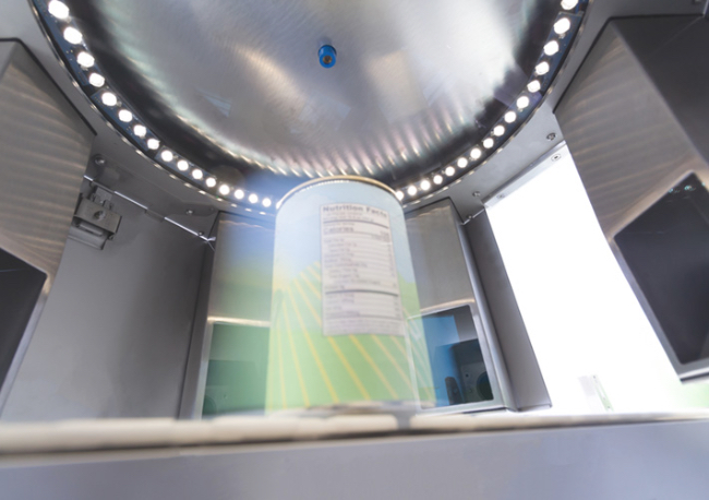 Foto Mantener la seguridad de los alimentos con los sistemas de inspección por visión.
Protección de los consumidores con un etiquetado exacto.
