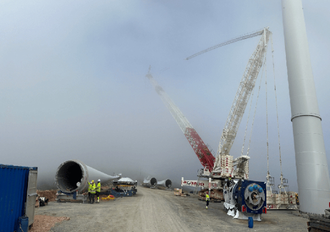 Foto De 22 a 4 aerogeneradores, Endesa conecta su planta eólica repotenciada más grande de España.