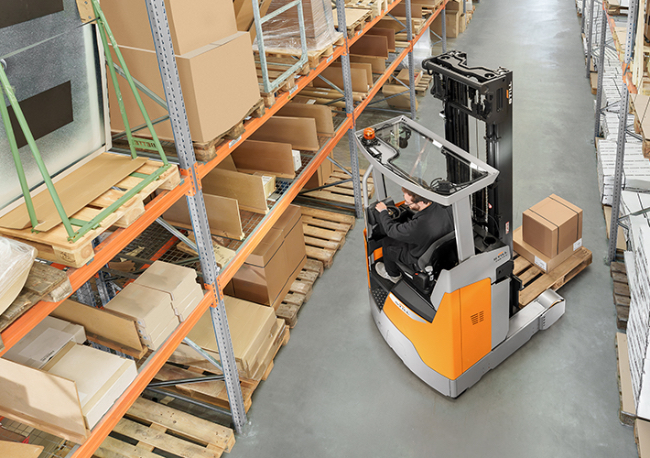 Foto Eficiencia y seguridad a medida en espacios reducidos: la nueva carretilla retráctil STILL FXR 14C-16C.