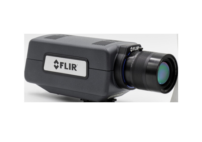 Foto Flir presenta sus cámaras MWIR refrigeradas con una larga vida útil A6450 para automatización e inspección de calidad de manera continua.