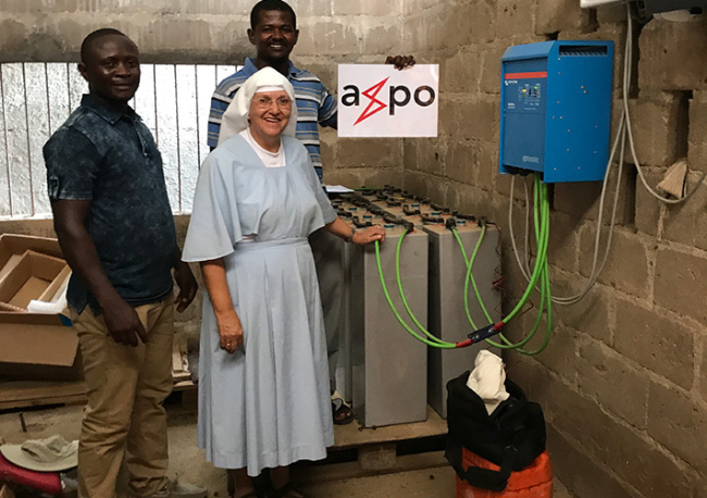 Foto Axpo refuerza sus proyectos solidarios llevando energía renovable a una escuela en Camerún.
