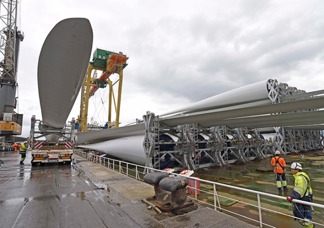 Foto Renovables frente al coronavirus: llegan al Puerto de Bilbao los aerogeneradores de un nuevo proyecto eólico de Iberdrola en España