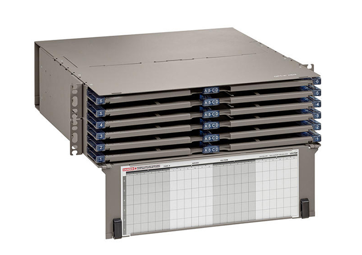 foto Cajas de fibra óptica de montaje en bastidor para aplicaciones de alta densidad.