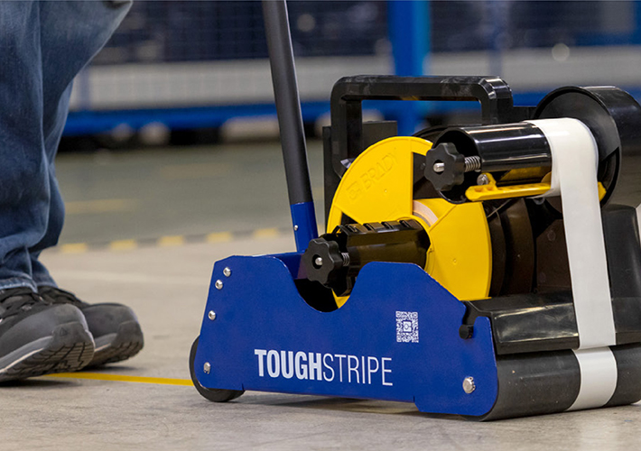foto Aplicador de cinta para marcaje de suelo ToughStripe: más rapidez y precisión en instalaciones industriales