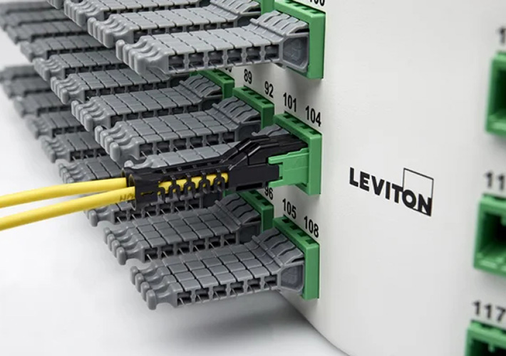 foto Sistema STRATA para responder a las nuevas densidades de fibra de los centros de datos IA.