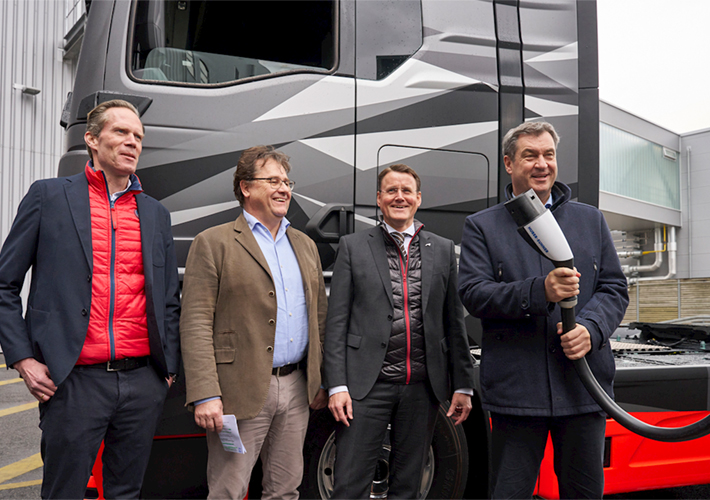 foto ABB E-mobility y MAN muestran por primera vez la carga de megavatios en el eTruck.