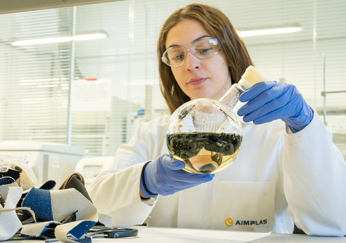 foto AIMPLAS participa en un proyecto para reciclar residuos de mezclas algodón-poliéster y contribuir a la economía circular del sector textil.