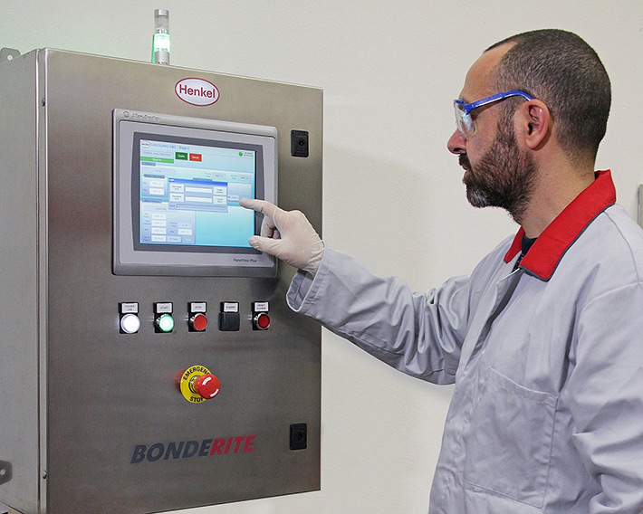 foto noticia El nuevo controlador digital multinacanal BONDERITE E-CO DMC optimiza el rendimiento y el coste de los procesos de pretratamiento de metales