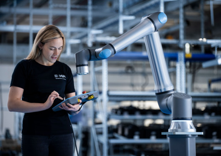 Foto Universal Robots presenta su cobot más rápido para alcanzar un rendimiento sin precedentes en automatización colaborativa.