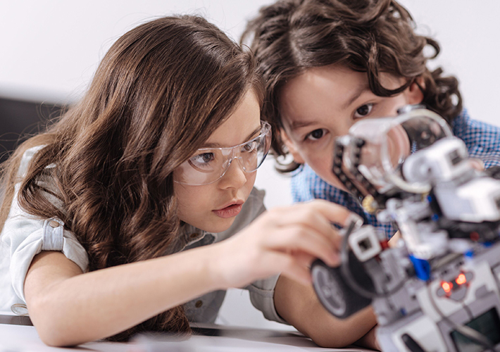 Foto ABB acerca las STEM a más de 43.800 alumnas de toda España a través del programa educativo Orienta-T.