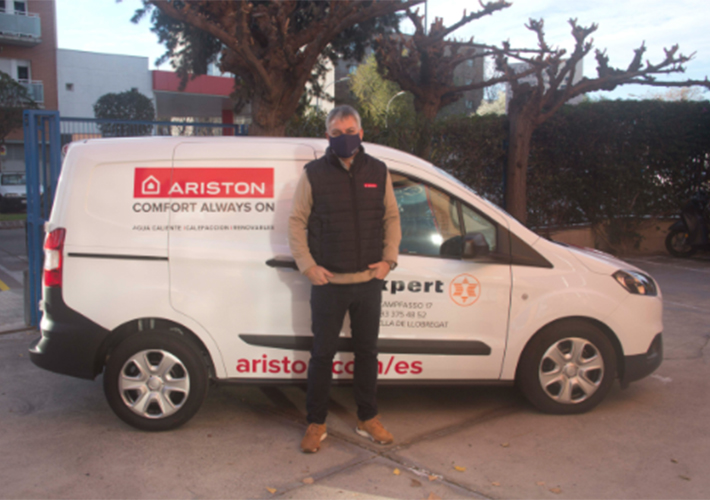 foto noticia La furgoneta Ford Transit Courier que Ariston regaló con el objetivo de ayudar al instalador profesional en la recuperacion COVID-19 ¡ya tiene dueño!