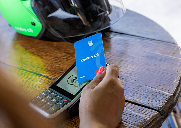 foto noticia Cooltra se asocia con Santander Consumer Finance para lanzar su propia tarjeta de crédito cobranded.