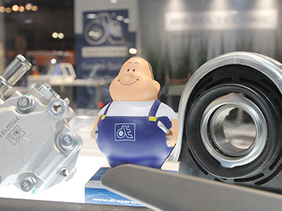 foto noticia Peças de reposição em destaques durante a 16. Targi Inter Cars 2017 em Varsóvia/Polônia. Clientes de oficinas experimentam os benefícios das peças de reposição de marca com qualidade de garantia.