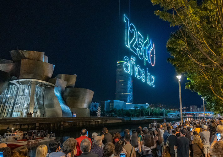 foto Espectáculo récord con 1.500 drones en el cielo de Bilbao para celebrar el 125 aniversario de Iberdrola.