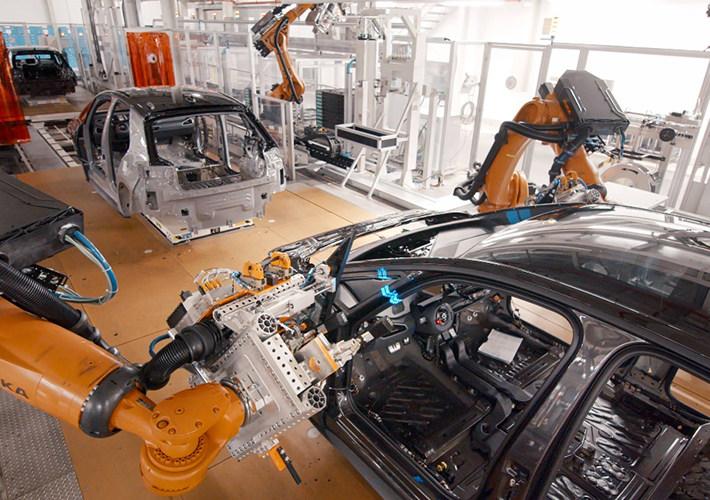foto noticia La tecnología de montaje final de Dürr asegura una producción eficiente de automóviles eléctricos en Volkswagen Zwickau.
