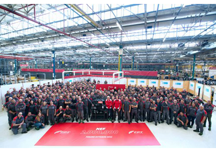 Foto A MILESTONE TO CELEBRATE FOR FPT INDUSTRIAL. ITS TURIN PLANT PRODUCES THE TWO MILLIONTH NEF ENGINE