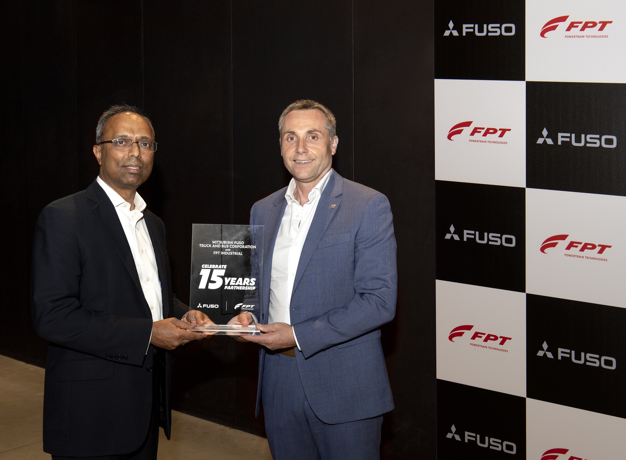 foto FPT INDUSTRIAL AND MITSUBISHI FUSO CELEBRATE A 15-YEAR PARTNERSHIP