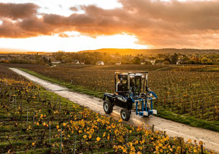 foto FPT INDUSTRIAL IMPULSA LA NUEVA Y EXCLUSIVA GAMA NEW HOLLAND TE6 STRADDLE TRACTOR.