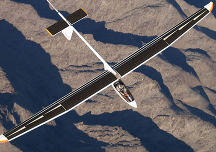 foto noticia El primer planeador biplaza del mundo que funciona con energía solar.