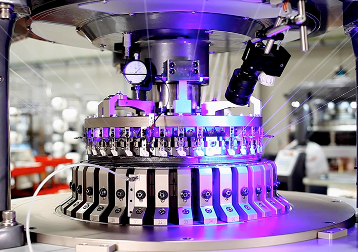 Foto ITMA 2023. Tecnología fotónica e inteligencia artificial para predecir defectos en la fabricación textil.
