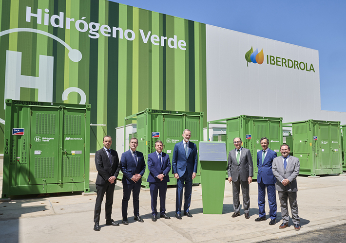 foto Su Majestad el Rey inaugura la planta de hidrógeno verde de Iberdrola en Puertollano, la mayor para uso industrial de Europa.