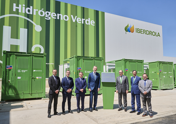 Foto Su Majestad el Rey inaugura la planta de hidrógeno verde de Iberdrola en Puertollano, la mayor para uso industrial de Europa.