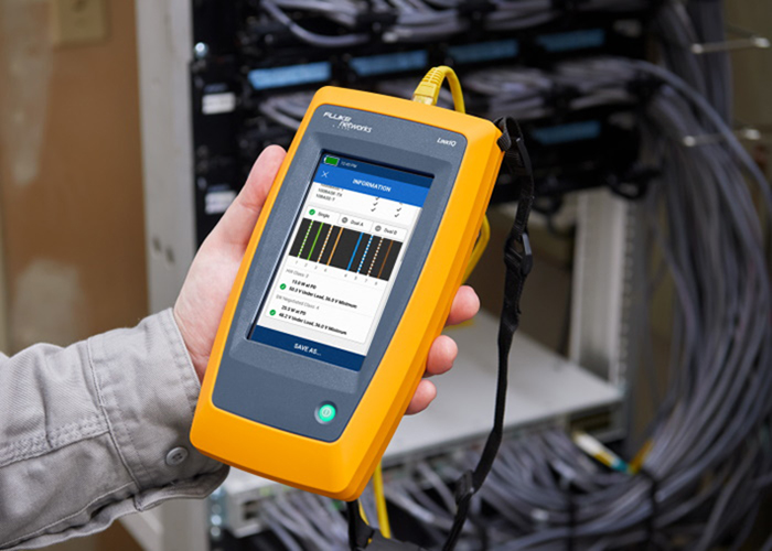 Foto RS Components presenta el nuevo comprobador avanzado de cables y redes de Fluke Networks.