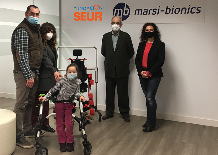foto noticia Fundación SEUR entrega más de 13.000€ a una niña de Guadalajara para financiar su rehabilitación.