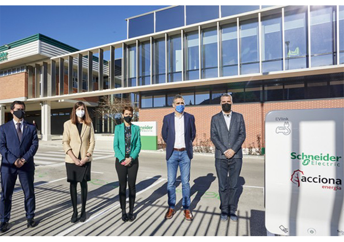 foto noticia Schneider Electric y ACCIONA Energía inauguran la primera microrred industrial de España en una fábrica de Navarra.