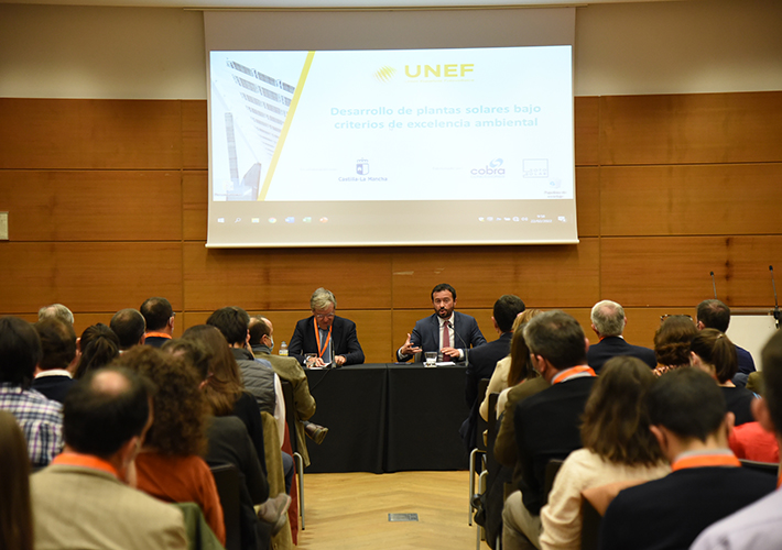 Foto La Unión Española Fotovoltaica demuestra su compromiso con la excelencia en la sostenibilidad social y ambiental en un acto en Toledo.