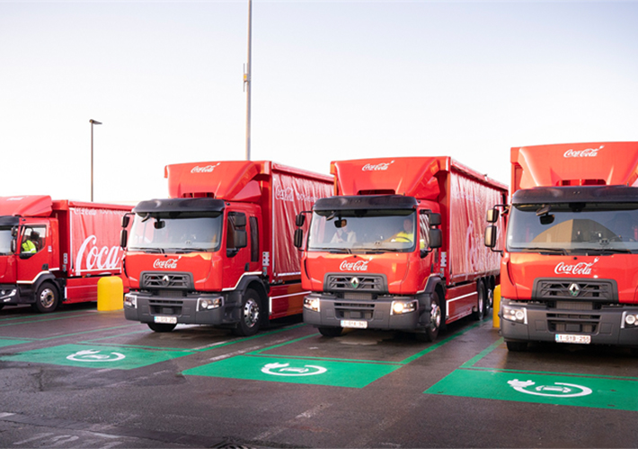 Foto Coca-Cola will now make local deliveries in Belgium with 30 electric Renault Trucks vehicles.