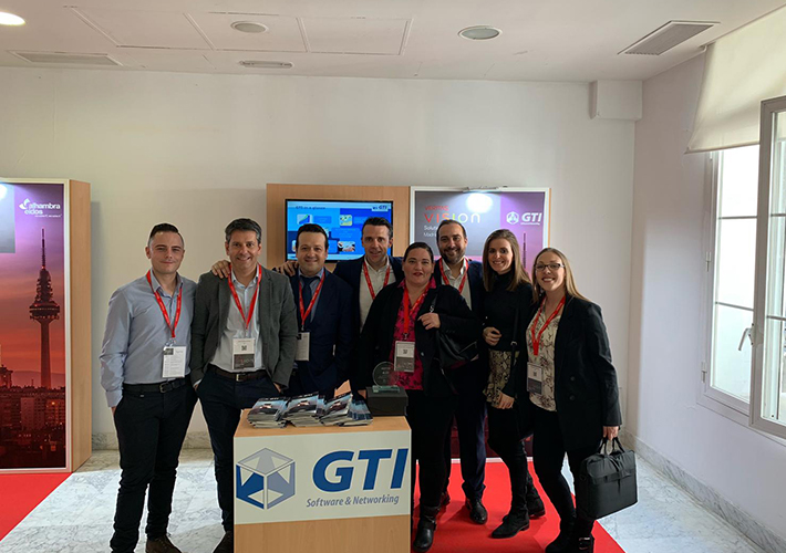 Foto GTI recibe el premio al mejor distribuidor Mid Market FY2019.