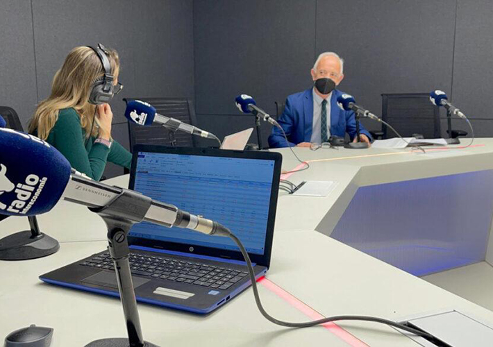 Foto Entrevista a Íñigo Segura en Radio Intereconomía.