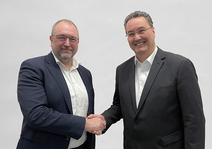 foto noticia congatec and Kontron conclude joint COM-HPC evaluation carrier board standardization agreement.