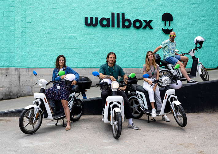 foto noticia Cooltra se alía con Wallbox para implementar su primer motosharing corporativo para empleados.