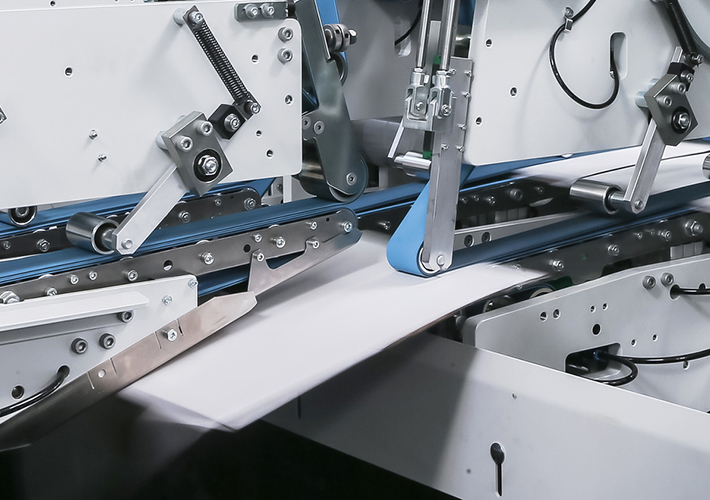 Foto Atlas Packaging se convierte en la primera empresa británica en invertir en la última tecnología de plegado-encolado de BOBST.
