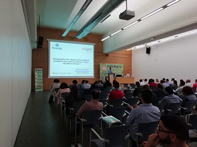 Foto El sector agroquímico andaluz deja patente su interés en el Nuevo Reglamento de Fertilizantes, durante la formación de Sinergis en Almería.