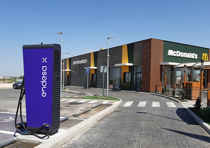 Foto ENDESA X Y McDONALD’S INAUGURAN PUNTOS DE RECARGA ULTRARRÁPIDA PARA VEHÍCULOS ELÉCTRICOS EN VARIAS CIUDADES DE ESPAÑA.