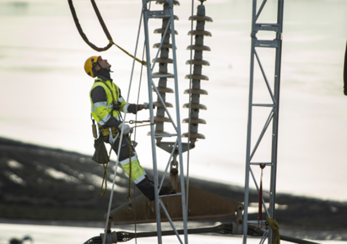 Foto Endesa destina 418 millones de euros al desarrollo de redes digitales para impulsar el autoconsumo, las renovables y la movilidad eléctrica.