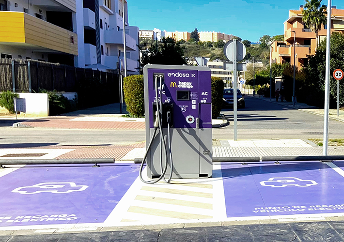 Foto ENDESA X Y McDONALD'S INAUGURAN NUEVOS PUNTOS DE RECARGA PARA VEHÍCULOS ELÉCTRICOS EN DOS RESTAURANTES DE SEVILLA.