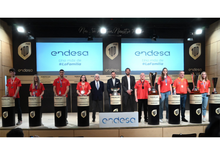 Foto Emotivo homenaje de Endesa a la FEB y a las Selecciones medallistas en un año histórico.