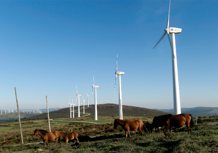 Foto Endesa firma un preacuerdo con Alcoa de 10 años de suministro de energía 100% renovable para su planta de San Ciprián, en Galicia.
