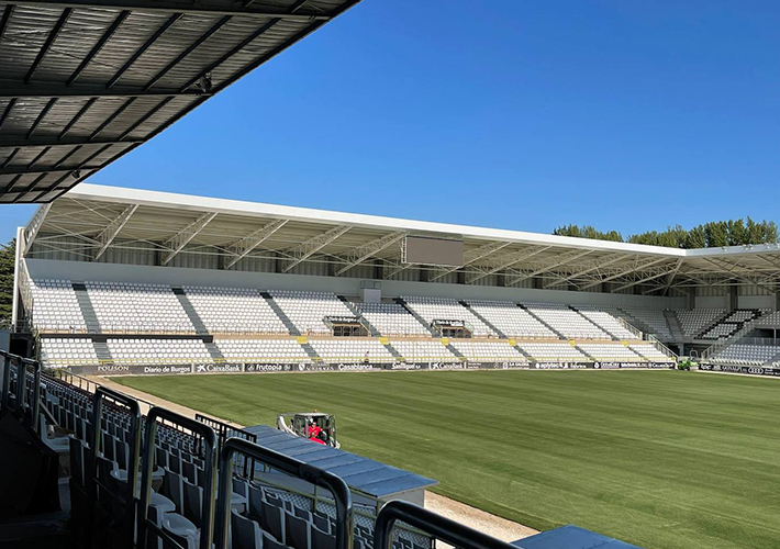 Foto SELEMIX® PROTEGE LOS ASIENTOS Y LAS GRADAS DEL ESTADIO DE EL PLANTÍO EN EL REGRESO DEL BURGOS CF A SEGUNDA DIVISIÓN.