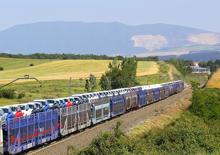 Foto Transfesa Logistics ayuda a Volkswagen Navarra a reducir su huella de carbono en 8.790 toneladas de CO2 en 2022 con su apuesta por el ferrocarril.