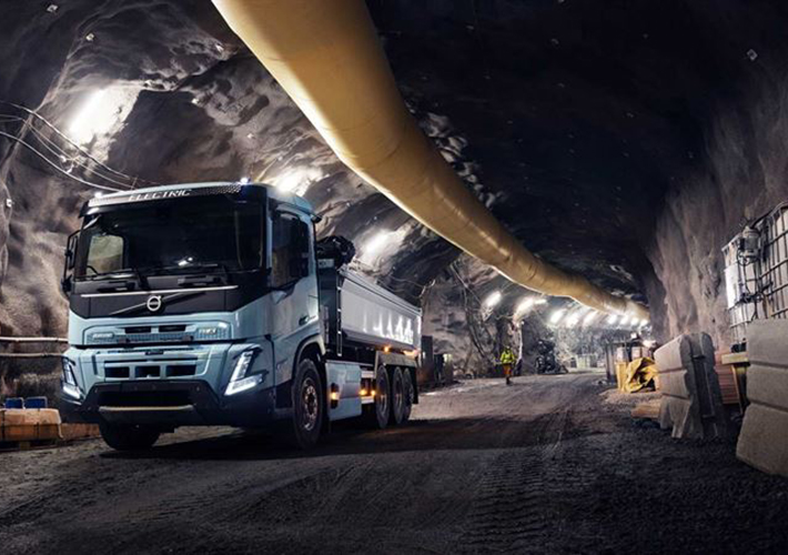 Foto Volvo Trucks and Boliden collaborate on deployment of underground electric trucks for mining.