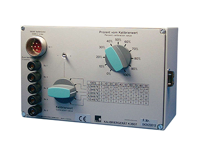 Imagen  ADQUISICION DE DATOS • AMPLIFICADORES DE MEDIDA • HBM • Unidades de Calibración K3607 • Puede utilizarse para calibrar amplificadores o cadenas de medición sin la necesidad de aplicar una carga mecánica sobre los transductores de deformación que forman parte de la cadena de medición.